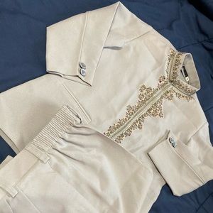 Boy’s Light grey 2pc ethnic suit Size 5T